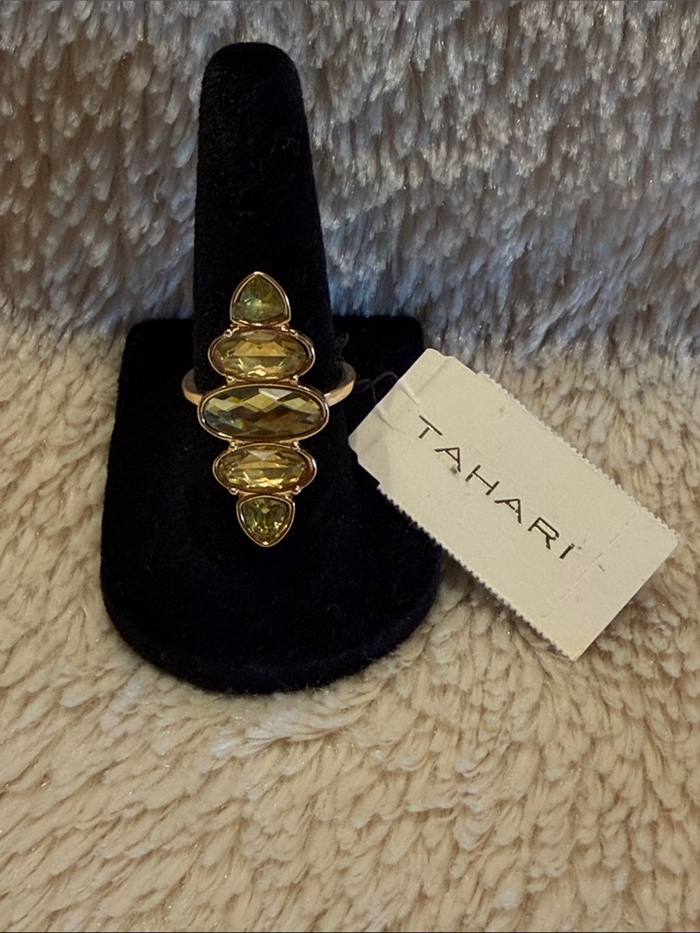 TAHARI Ring